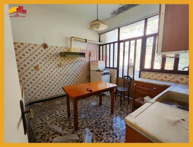 (For Sale) Residential Apartment || Piraias/Perama - 60 Sq.m, 2 Bedrooms, 65.000€ 